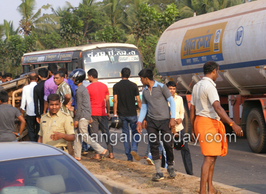 Bolero overturns in Adyar 1